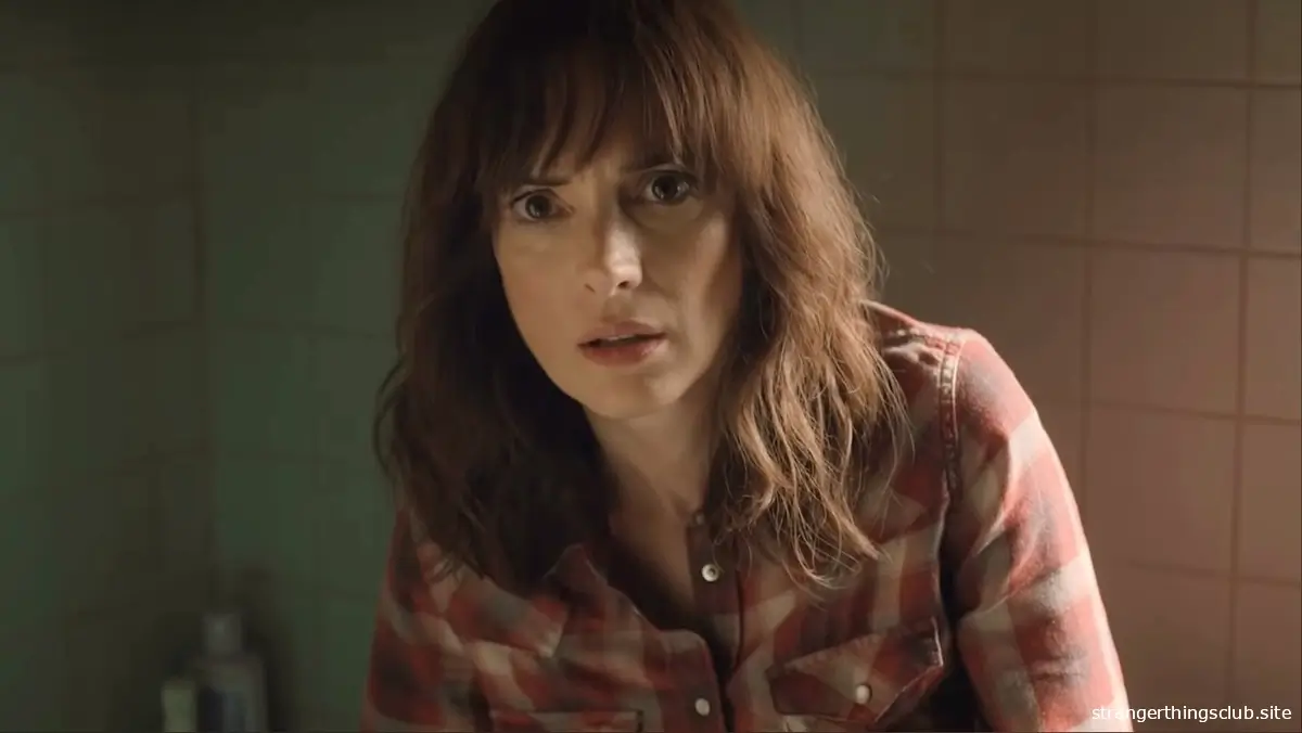 Джойс Байерс сериал Очень странные дела